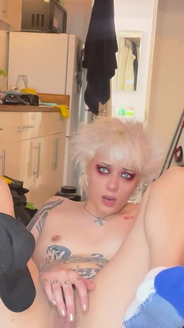 Glitterqueen1999: Sniff and Edge! Edging JOI Foot Fetish Toe Spread Countdown