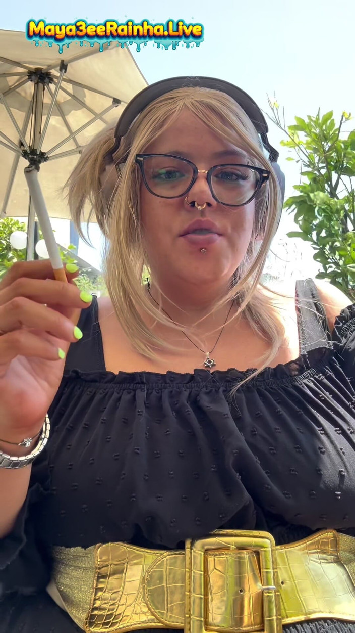 Goddess Maya3ee Rainha: Buongiorno, dea - il rituale del fumo all'aperto della milf bbw...