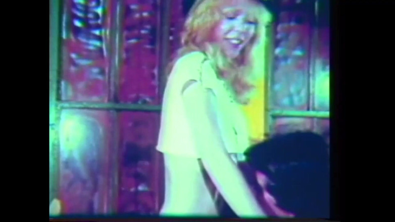 Vintage Megastore Full hd: Partide birbirlerini emiyorlar