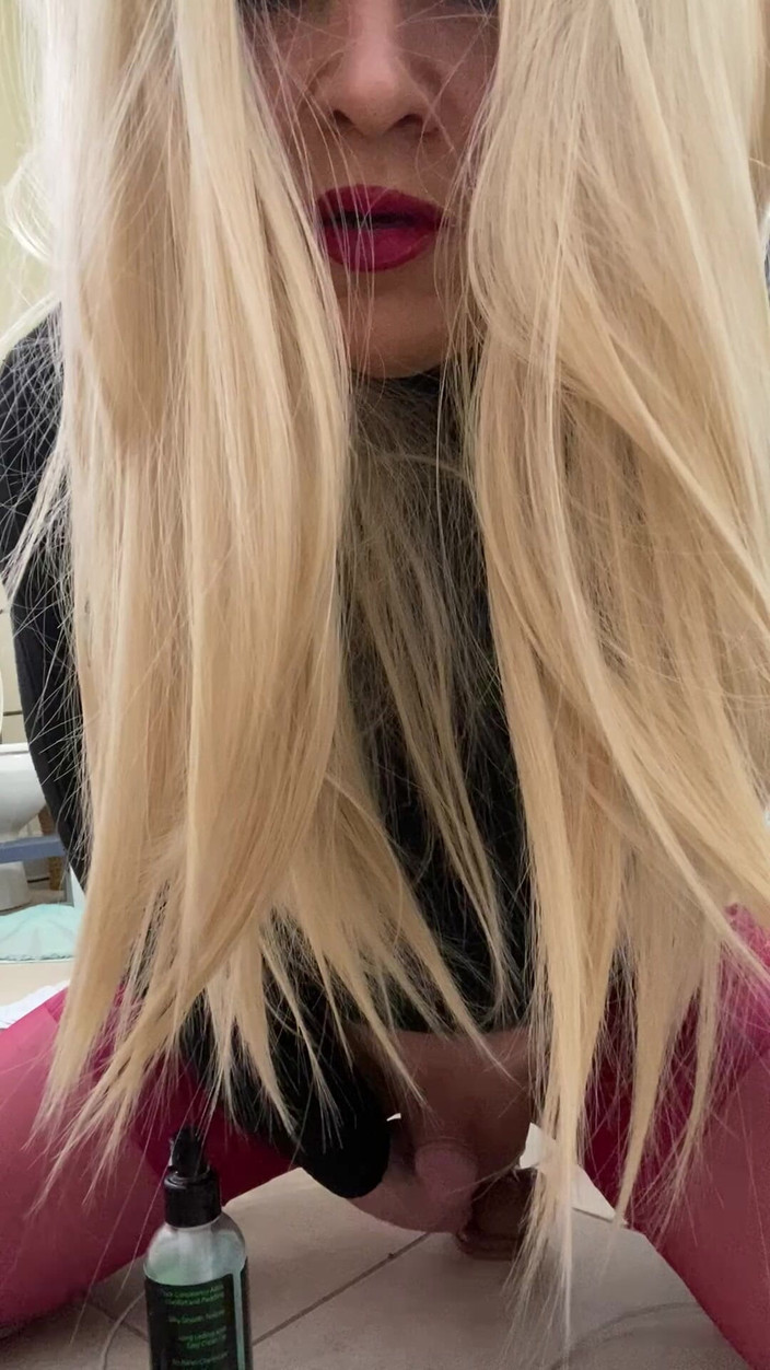 MadisonCD2025: Dziwka Sissy Pułapka Crossdresser pokazuje mamuśkę macochę, jak będzie jeździć...