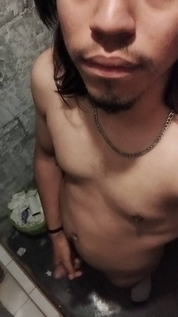 AlexAlejandro13: Eine Fantasie, nackt im Badezimmer zu sein