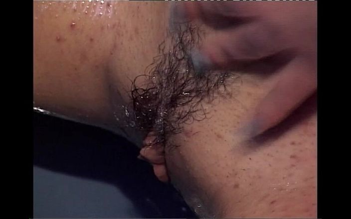 Old PIGS XXX: Fantastyczna seksowna milf z owłosioną cipką zerżnięta z mydłem pod...