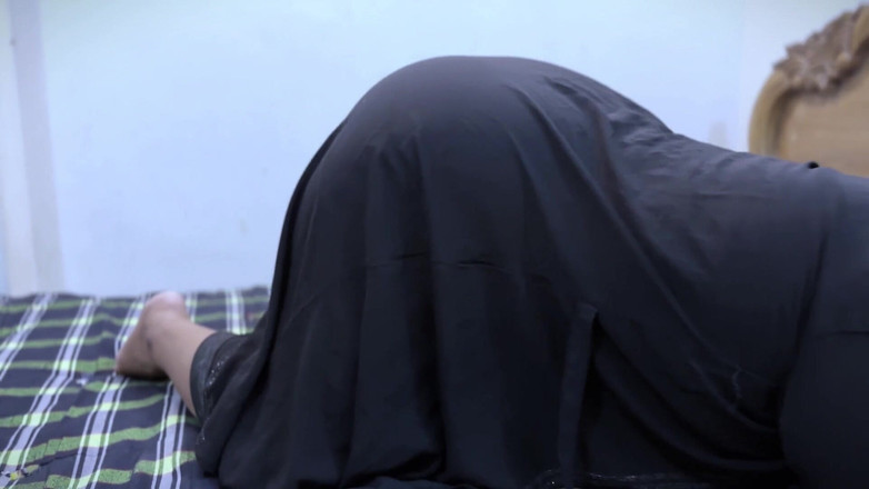 Aria Mia: Ahoj, jsem sexy arabská muslimská panna, mám velký zadek jako...