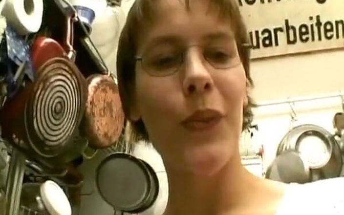 German Amateur Videos: Ela é amadora Bae da Alemanha que gosta de brincar com...