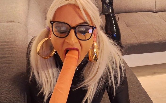 Strapsex: Gina Outfit I