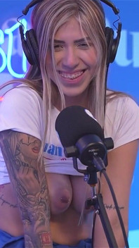 Besser als ihr spielzeug! Mollysmith Squirtet überall auf der Sybian-Maschine auf Juan Bustos Podcast