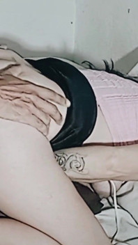 Un Massage Des Genoux Se Termine Par Trois Orgasmes Délicieux