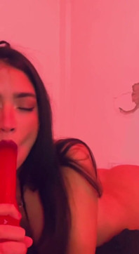 Gâtul Adânc cu noua mea jucărie