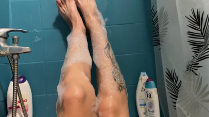 Cuteblonde666: Hairy bush underwater in the bathtub