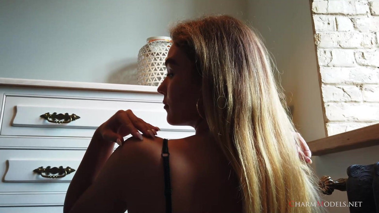 CharmModels: Denise bedårande söt brud i Glamour -video