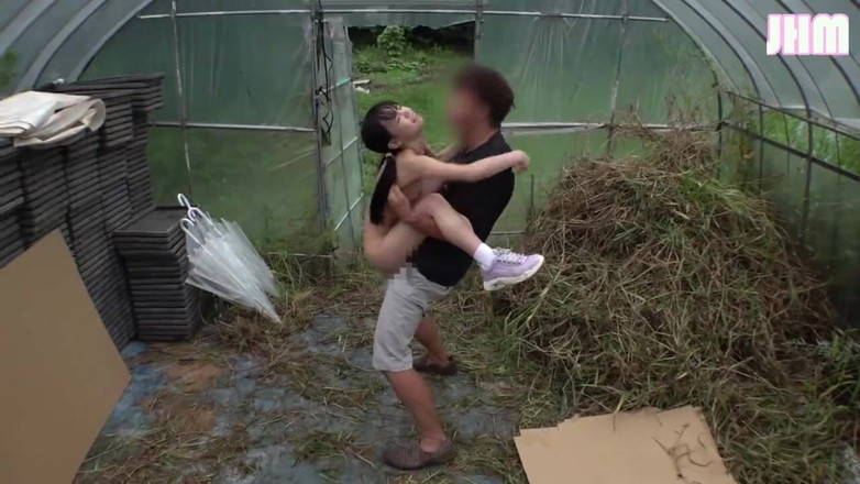 Japanese Hentai Matings: Rara Kudo terdedah kepada ghairah, diangkat tinggi semasa badan mereka...