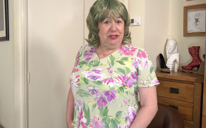 Dirty Doctors Clips - Solo Mature Playtime: Home From the Pub