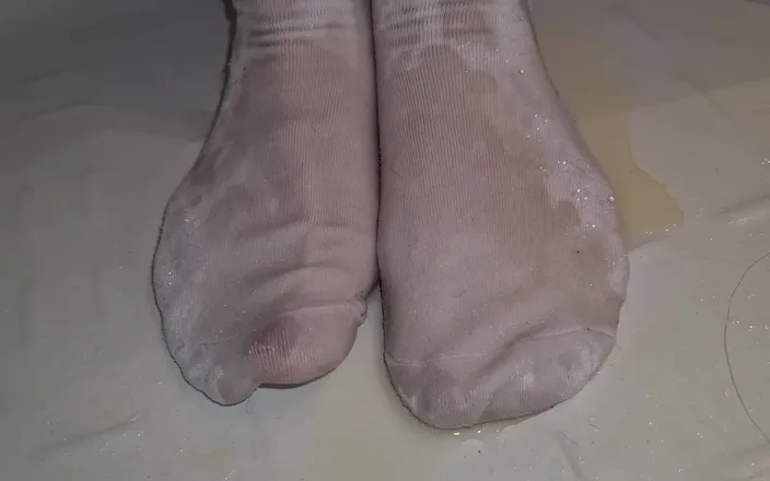 Adele Amber: Piss on socks