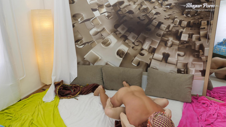 Mugur's World: Nesty, pequeña tetona quiere chupar y follar con la ropa...