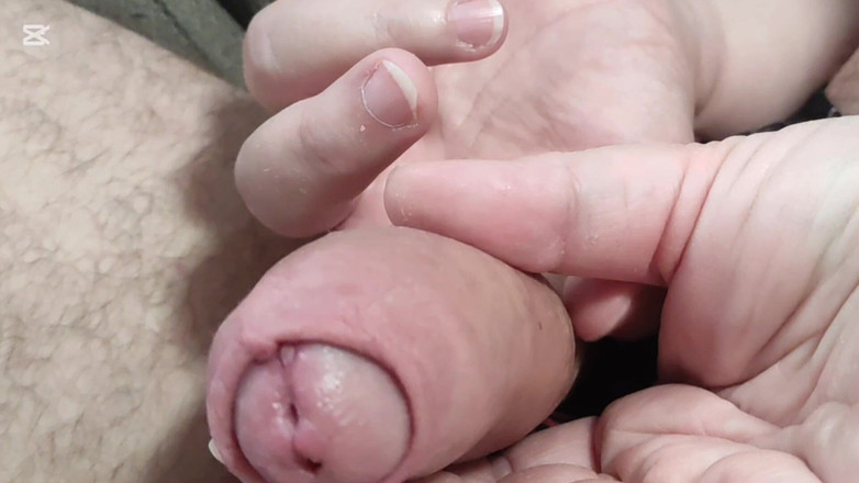 Whispering man: 一根粗大的阴茎在早上像石头一样坚硬