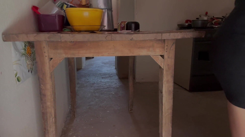 Xhacamisinha: È impossibile non venire mentre guardi questo video della cameriera...