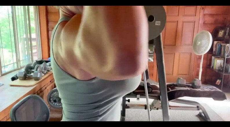 Musclemama4u: Glückliche titten dienstag