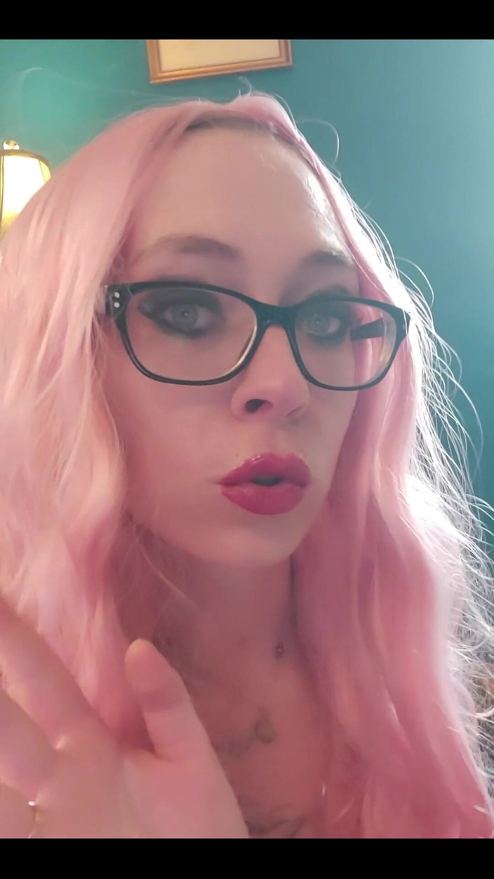 MistressThrope: Fumer des cheveux roses chauds