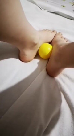 Erotic college: Adoro molte sborrate sulle mie gambe