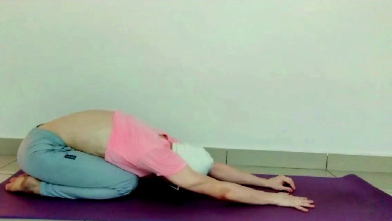 KamenKnight: Sissy Nahá jóga se protahuje doma v náhodných freestyle pózách