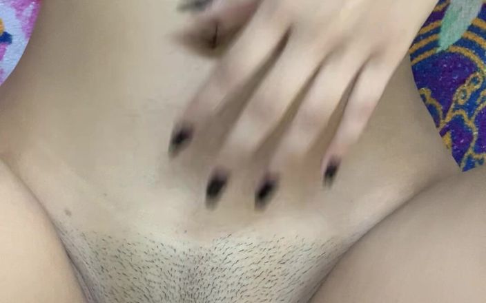 Komal sexy studio: Пальці на грудях, широкі ноги і голосно стогне