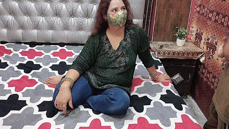 Gullnazkhan: Indická desi sexy sousedská tetička tvrdě šukala, když si půjčila nějaké...