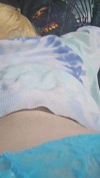 Bije moją cipkę i palcami moją dupę przed napełnieniem mnie spermą - Mama_foxx94