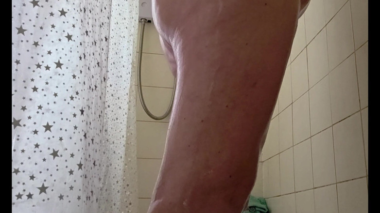 Crazy Girl: Mature Wife in Shower