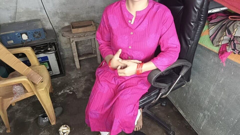 Pyaripooja22: 처음으로 이웃 소년에게 따먹히는 처녀 소녀