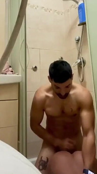 Poupée sexuelle torride sous la douche