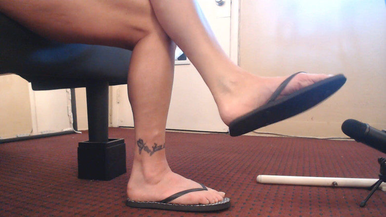 Abby Anna: Polka dot flipflop slapping ASMR