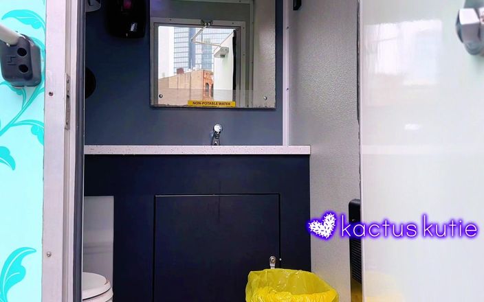 Kactus kutie: Spocony siusiu w nocniku Pittsburgha