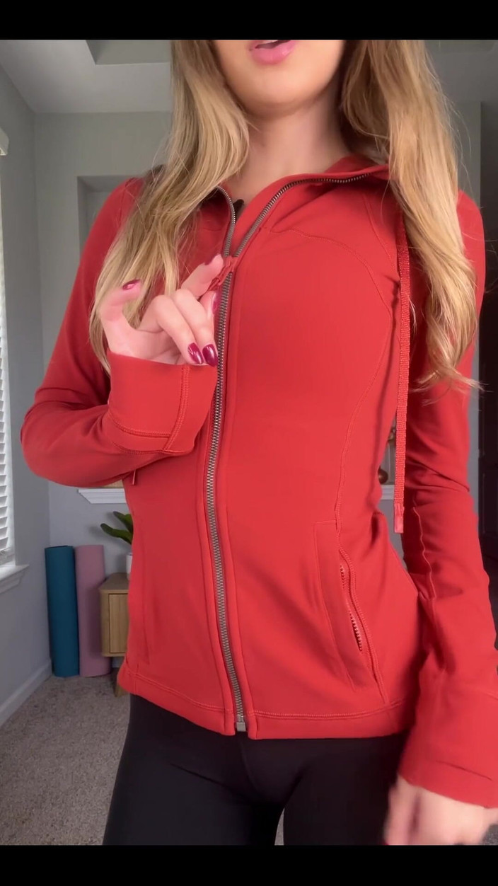 AvaZev: Spogliarmi dai miei vestiti da allenamento per te