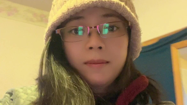 sweethanajapanese: 毛茸茸的小阴户在辣妹里撒尿