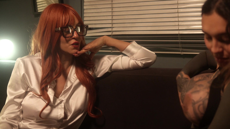 Lesbian porn: La Chica Tatuada Más Caliente Se Vuelve Loca Cuando Le...