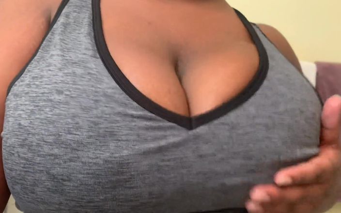 Super sexy ebony cuties: 내 젖꼭지를 짜내는 내 거대한 젖탱이를 짜내는 바운스