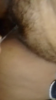 Mon mari rentre à la maison en me baise et fait du dirty talk en hindi