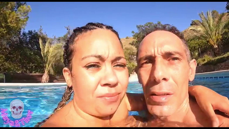 Mayay Thor X: In piscina e dentro la mia figa un gustoso creampie