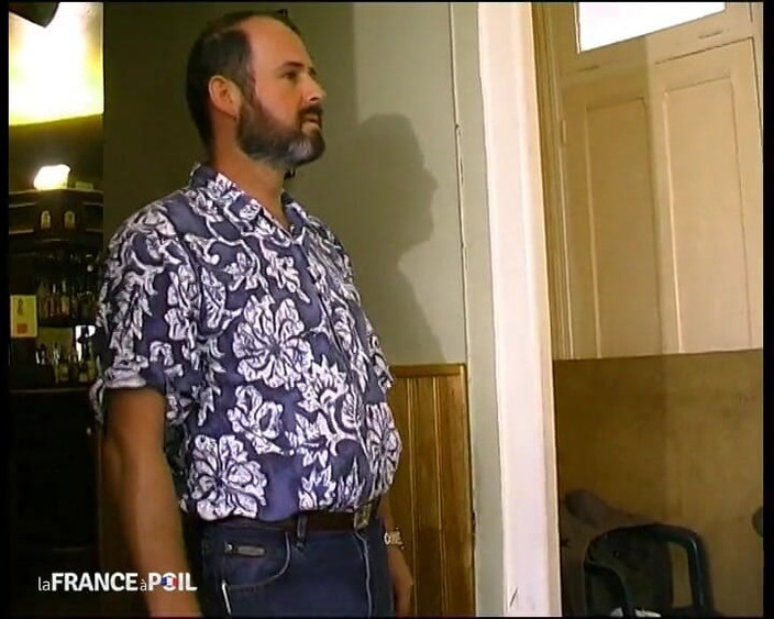 Rue Chaude: Carole, il Capo del Bar, Gang-anguata nel suo piccolo grembiule...