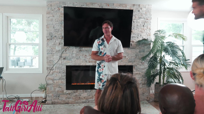 TallGirlAlli - Alli Skye: The Hotwife Tour Activities Day Bonding!