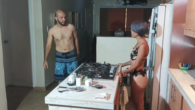 Swingersamateur40: Saya Suka Berada Di Dapur Dengan Awak, Abang Tiri!