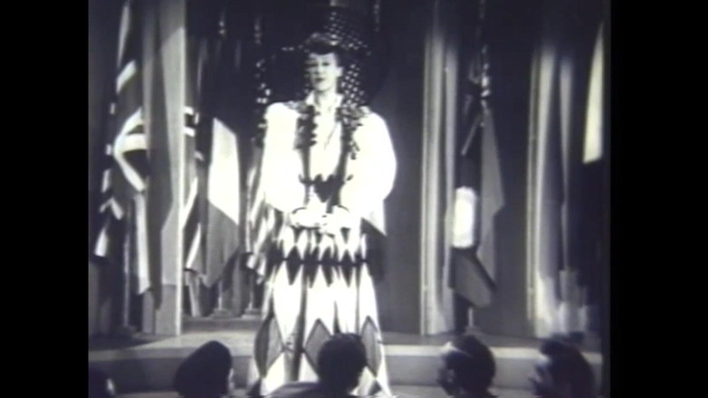 The Unforgettable: La Fille Au Théâtre