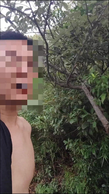 ChineseBisexual: Följ mig naken till toppen av berget för att se...