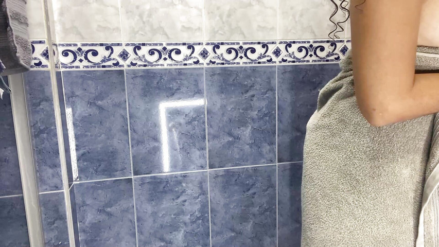 Stepdaughter Oiling Herself in the Bathroom (Miasaintlove) Stepdaughter Oiling Herself in the Bathroom (Miasaintlove)