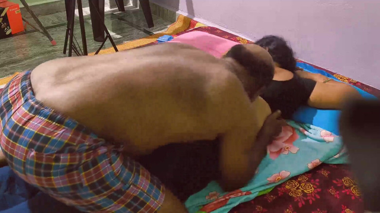 Sexy sindu: Mallu Sindu persembahan seks yang menakjubkan dengan isteri
