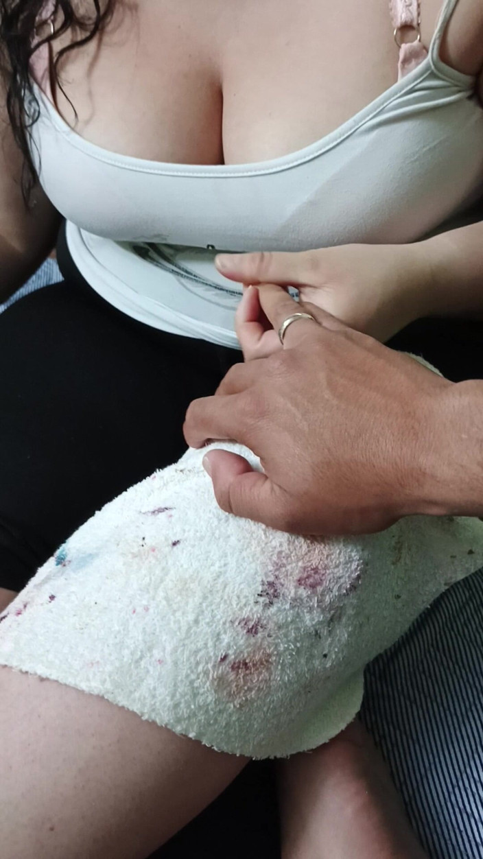 PAREJA LATINA: Nu mă pot opune atingerii țâțelor manichiuriistei