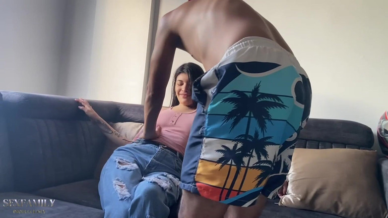 Foxxx: Moje nadržená nevlastní sestra přijde na návštěvu a skončí ošukaná,...