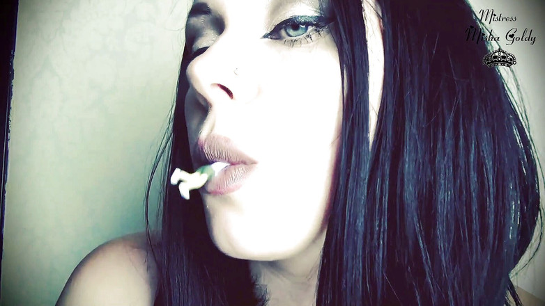 Goddess Misha Goldy: Bibir saya - Adakah Pintu Ke Neraka Untuk Manusia Kecil!