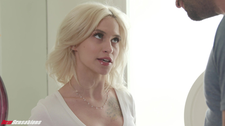 New Sensations: Kiara Cole zvládá svého překvapivého návštěvníka v práci