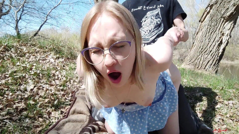 Meri-Mouse: Schattige Meri Picknick eindigde met seks en heet sperma op...